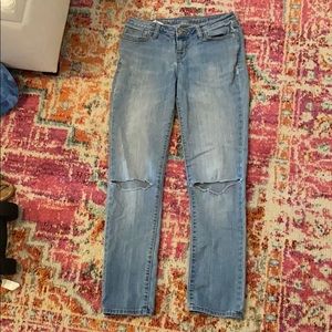 Women’s boyfriend/ straight jeans